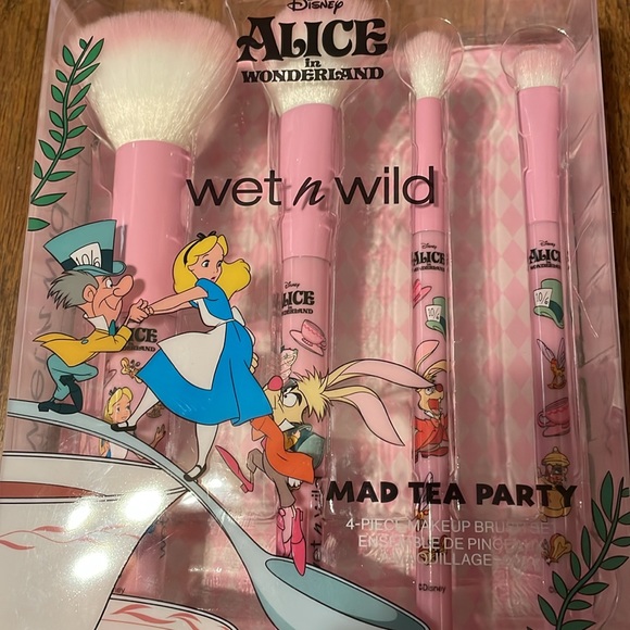 🎉H/P🥳•DISNEY•NWT/NIB LIMITED EDITION "ALICE IN WONDERLAND" 4-PIECE MAKE-UP SET - Picture 5 of 6